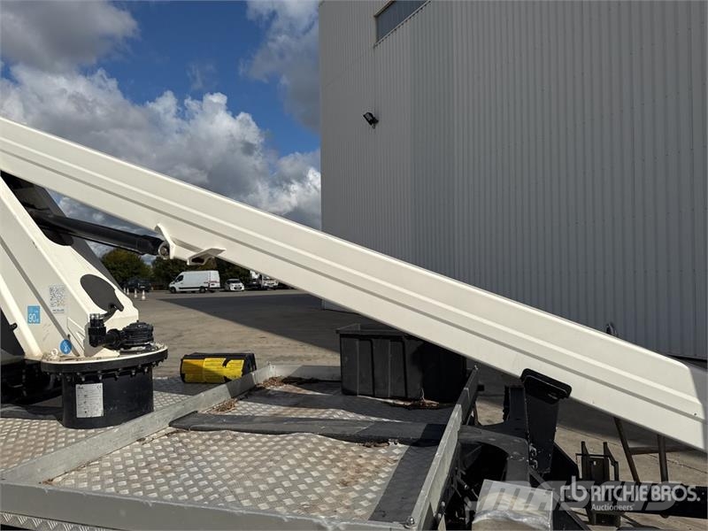 Renault B200T 18 m on Renault Maxity Vehicule Utilitaire B Camion nacelle