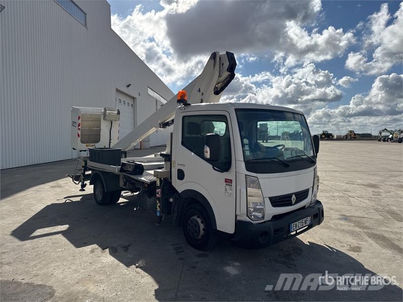 Renault B200T 18 m on Renault Maxity Vehicule Utilitaire B Camion nacelle
