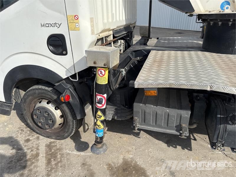 Renault B200T 18 m on Renault Maxity Vehicule Utilitaire B Camion nacelle