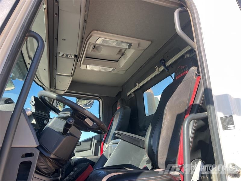 Renault C440 Comfort 8x4 Camion Bi Benne Tri/A Dump Truck Camion benne