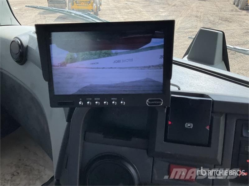 Renault C460 8x4 Twin-Steer Tri/A Dump Truck Tipper trucks