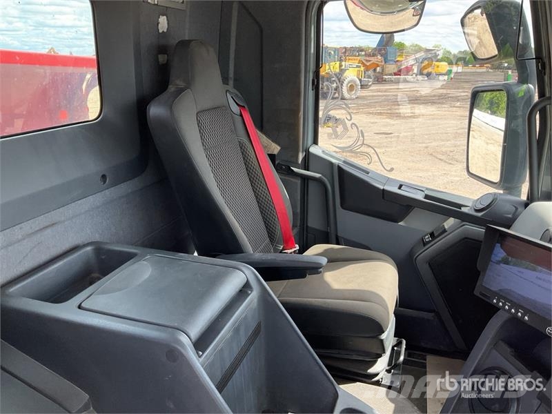 Renault C460 8x4 Twin-Steer Tri/A Dump Truck Tipper trucks