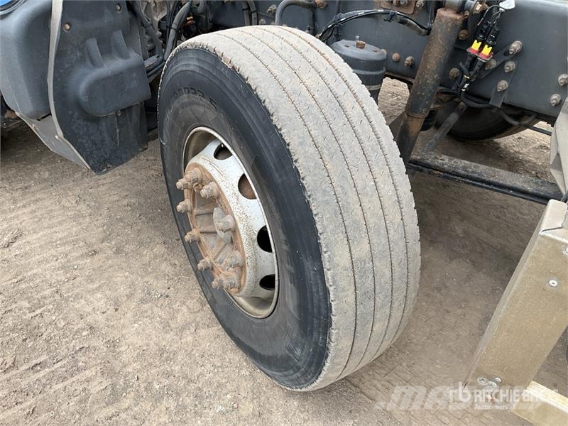 Renault C460 8x4 Twin-Steer Tri/A Dump Truck Tipper trucks