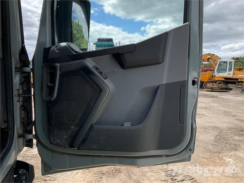 Renault C460 8x4 Twin-Steer Tri/A Dump Truck Tipper trucks