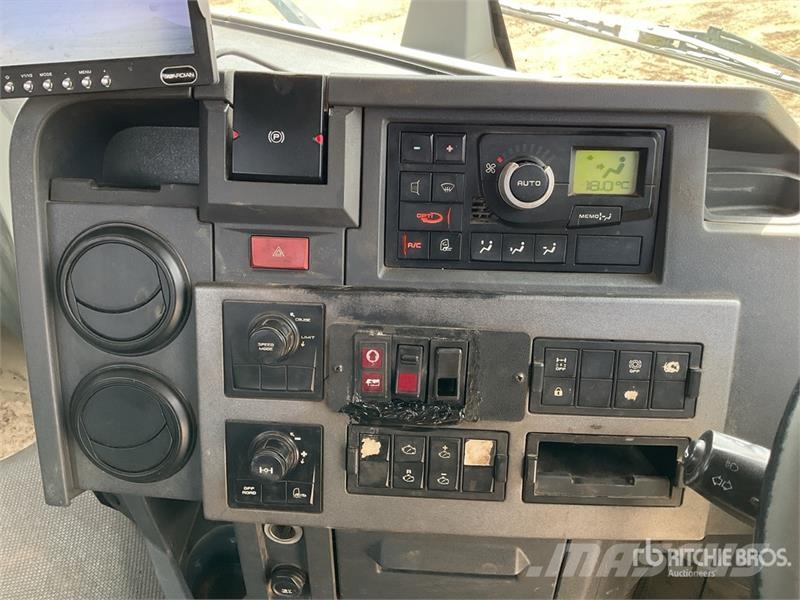 Renault C460 8x4 Twin-Steer Tri/A Dump Truck Tipper trucks