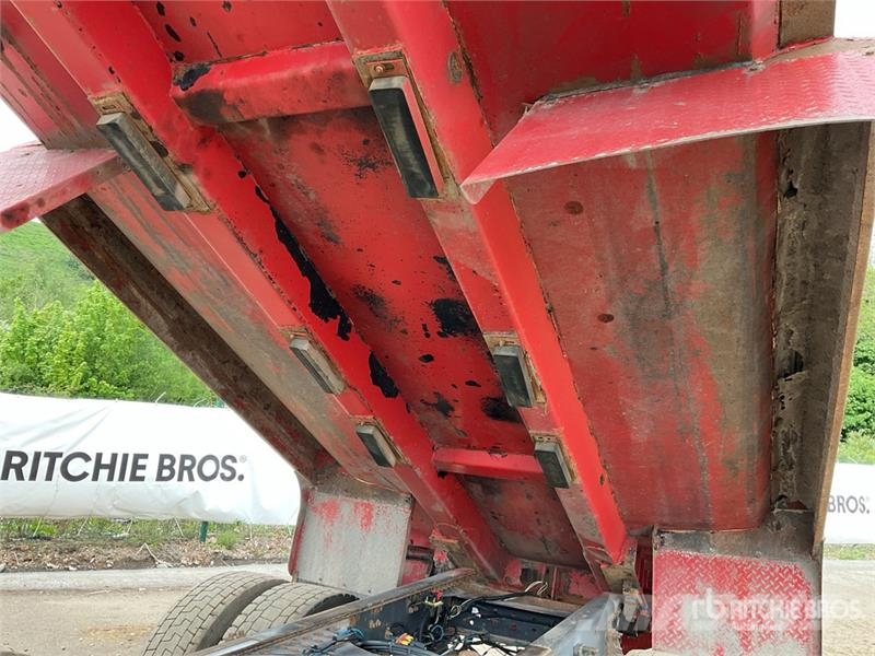 Renault C460 8x4 Twin-Steer Tri/A Dump Truck Tipper trucks