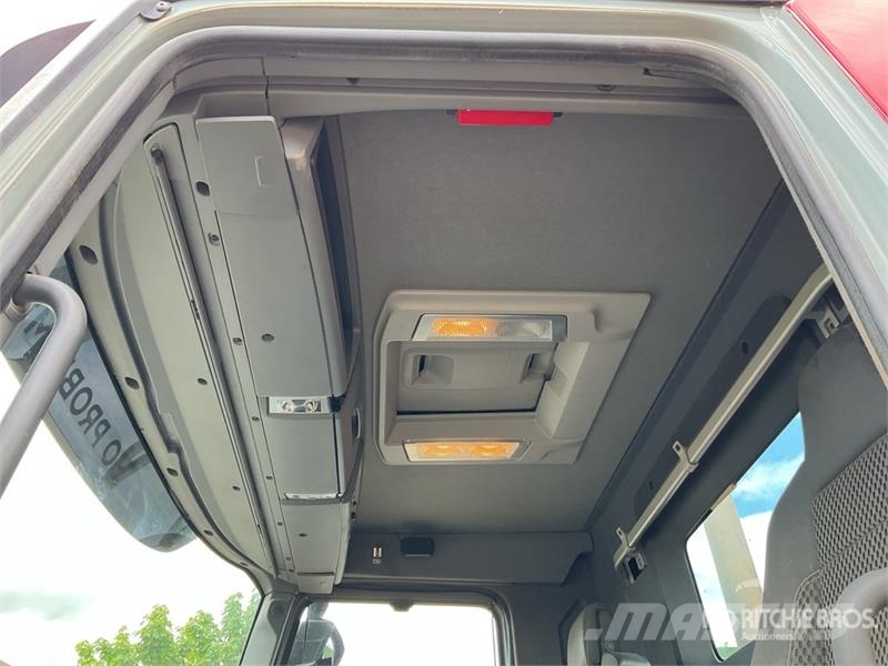 Renault C460 8x4 Twin-Steer Tri/A Dump Truck Tipper trucks