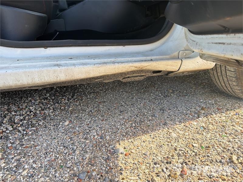 Renault Clio 4 Vehicule Utilitaire Cargo Van Furgonetas cerradas