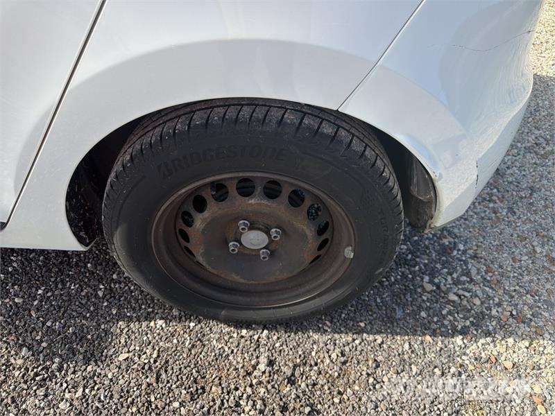 Renault Clio 4 Vehicule Utilitaire Cargo Van Furgonetas cerradas