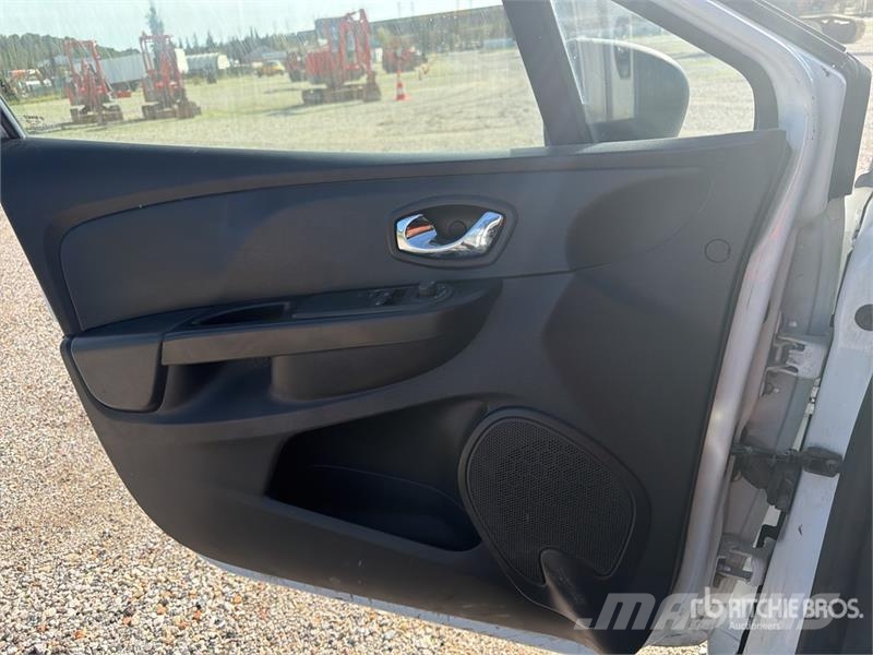 Renault Clio 4 Vehicule Utilitaire Cargo Van Furgonetas cerradas