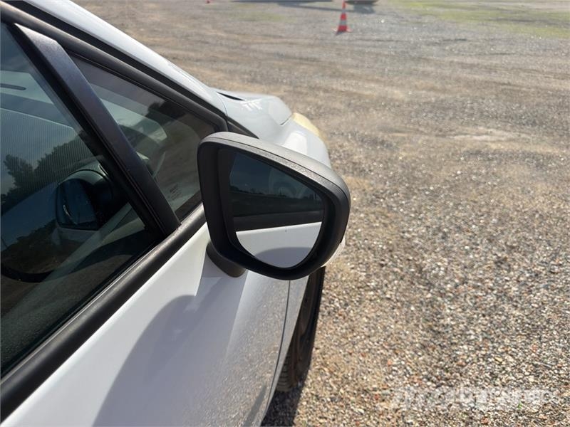 Renault Clio 4 Vehicule Utilitaire Cargo Van Furgonetas cerradas
