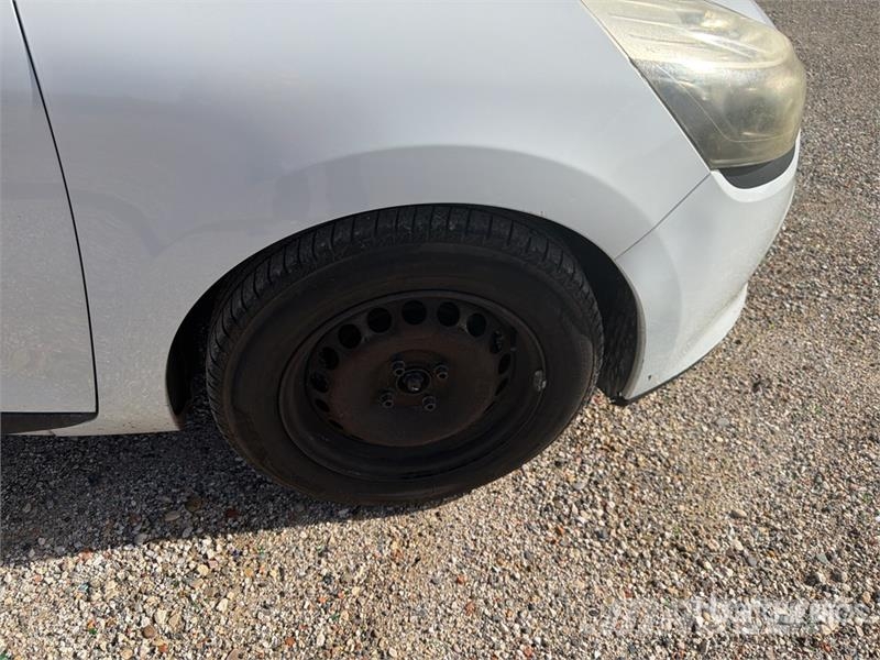 Renault Clio 4 Vehicule Utilitaire Cargo Van Furgonetas cerradas