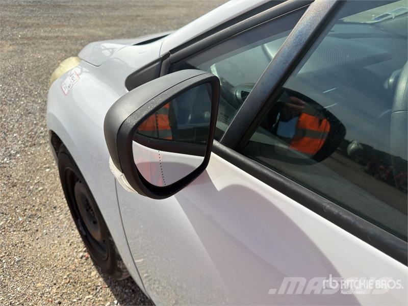 Renault Clio 4 Vehicule Utilitaire Cargo Van Furgonetas cerradas