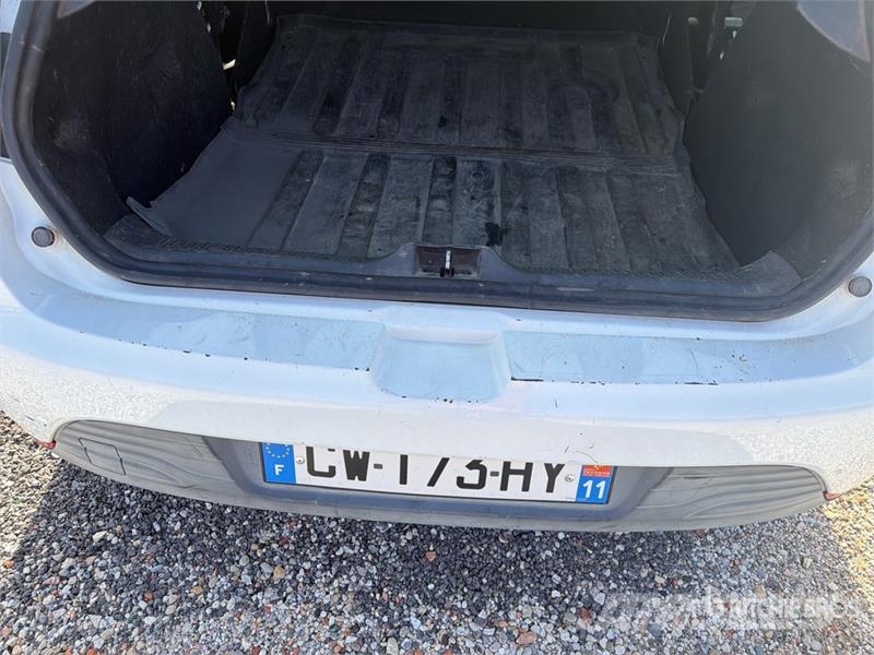 Renault Clio 4 Vehicule Utilitaire Cargo Van Furgonetas cerradas