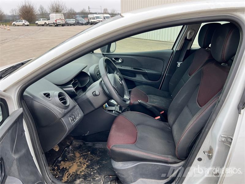 Renault Clio Vehicule Utilitaire Cargo Van (Inoperable) Dodávky