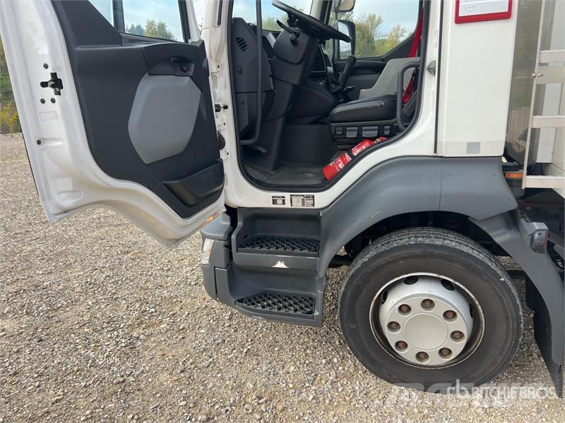 Renault D 210 DTI5 12T 4x2 Camion Frigorifique Refrigerate С температурен контрол