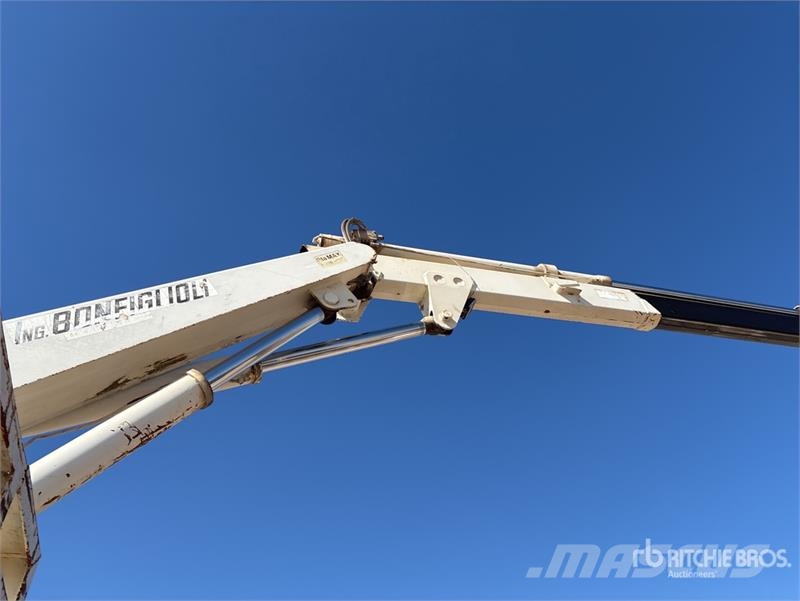 Renault DG-320.26 Flatbed Truck with Crane Автокрани