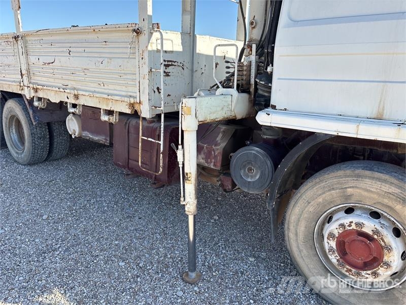 Renault DG-320.26 Flatbed Truck with Crane Автокрани
