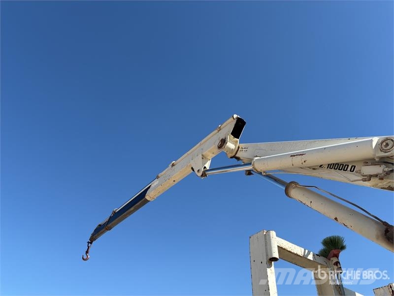 Renault DG-320.26 Flatbed Truck with Crane Автокрани
