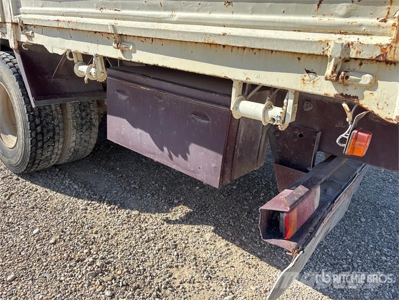 Renault DG-320.26 Flatbed Truck with Crane Автокрани