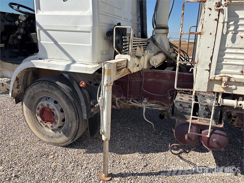 Renault DG-320.26 Flatbed Truck with Crane Автокрани