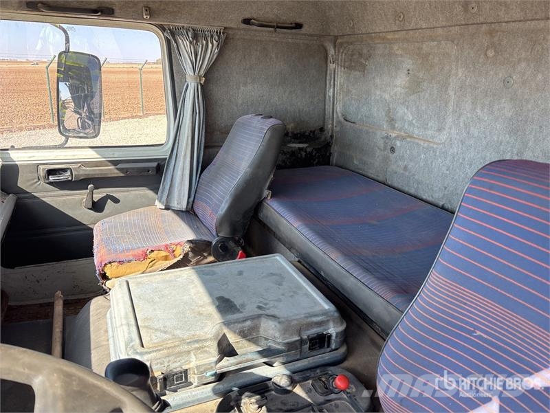 Renault DG-320.26 Flatbed Truck with Crane Автокрани