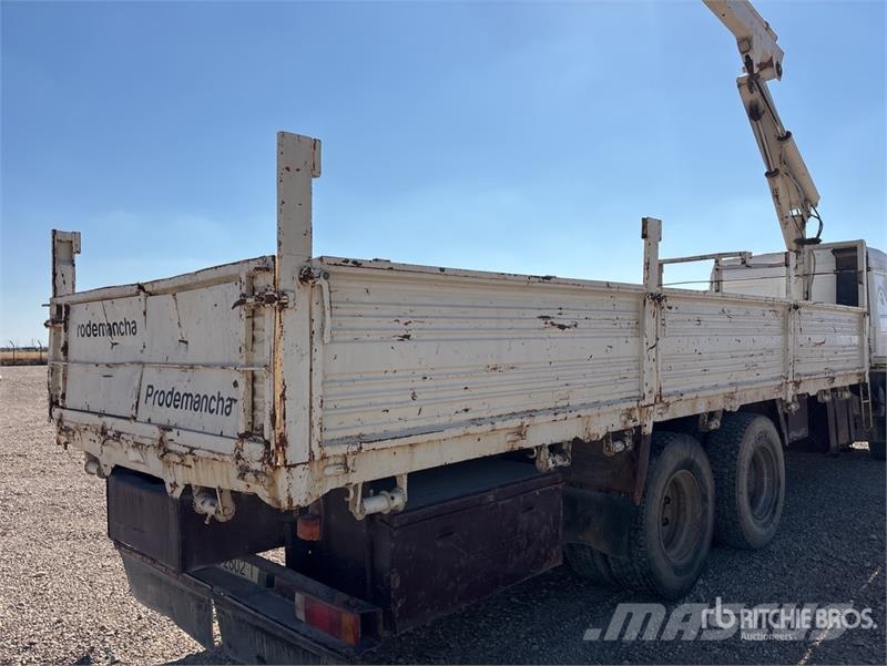 Renault DG-320.26 Flatbed Truck with Crane Автокрани
