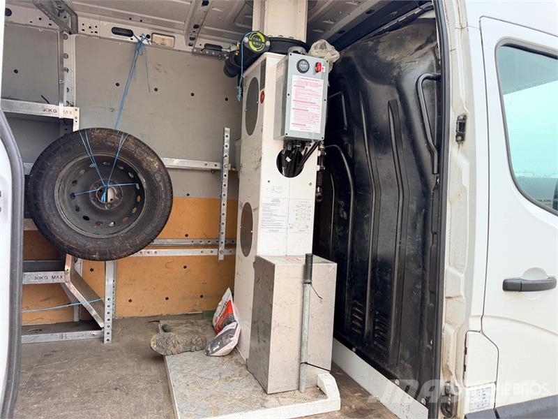 Renault France Elevateur 121FT 10 m on Renault Master Cam 车载式高空作业车