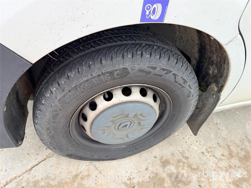 Renault France Elevateur 121FT 10 m on Renault Master Cam 车载式高空作业车