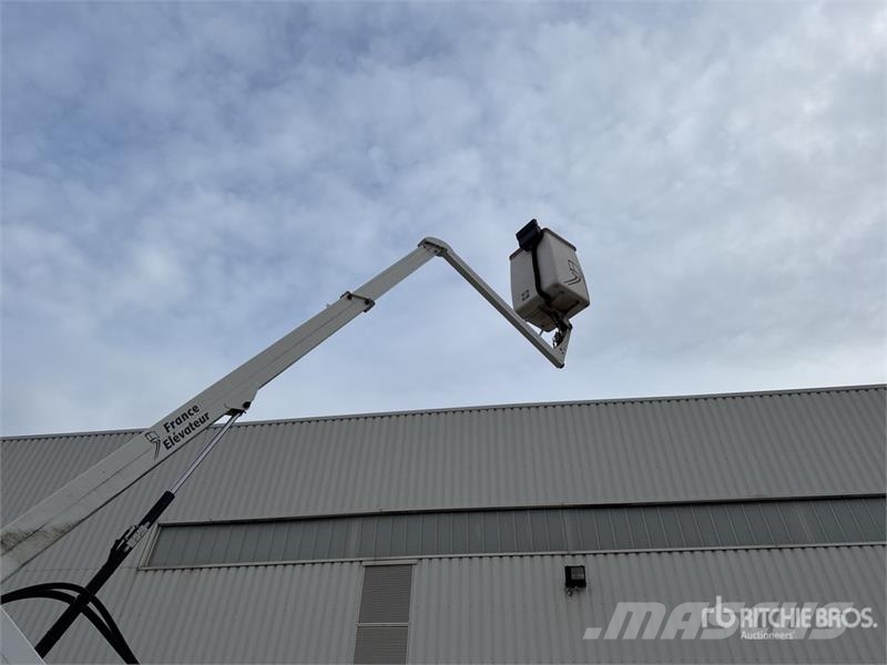 Renault France Elevateur 121FT 10 m on Renault Master Cam 车载式高空作业车