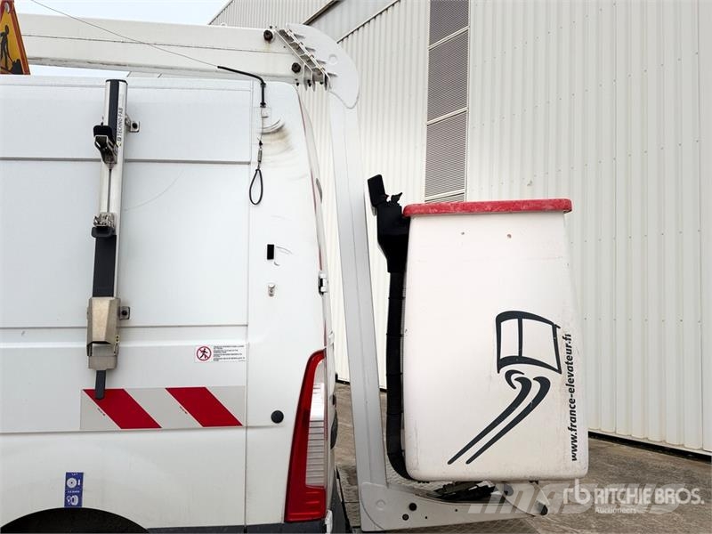 Renault France Elevateur 121FT 10 m on Renault Master Cam 车载式高空作业车