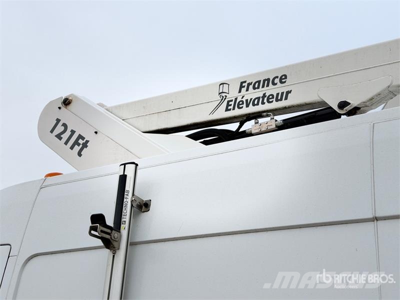 Renault France Elevateur 121FT 10 m on Renault Master Cam 车载式高空作业车