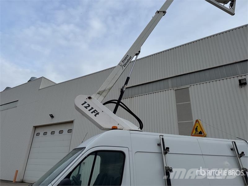 Renault France Elevateur 121FT 10 m on Renault Master Cam 车载式高空作业车
