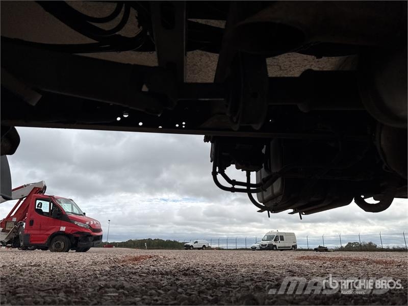 Renault GSR B200T 18 m on Renault Maxity DTI 130 4x2 Nacel Auto korpe