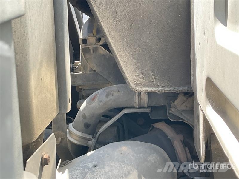 Renault Hiab 288-E 8800 kg Knuckle Boom on Renault Premiu Żurawie samochodowe