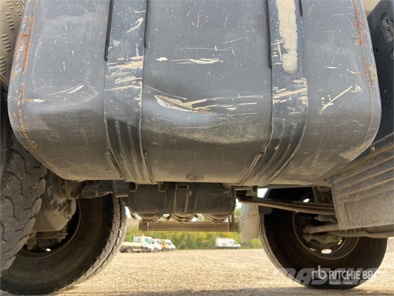 Renault K 480 8x4 Camion Benne remorquant Tri/A Dump Truck Billenő teherautók