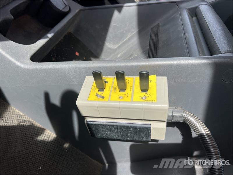 Renault K 480 8x4 Camion Benne remorquant Tri/A Dump Truck Billenő teherautók