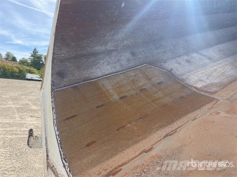 Renault K 480 8x4 Camion Benne remorquant Tri/A Dump Truck Billenő teherautók