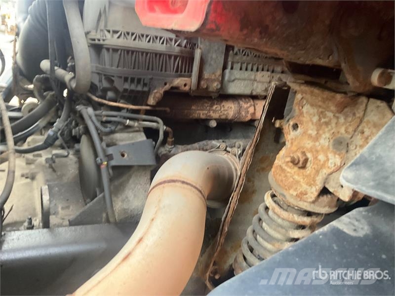 Renault K430 8x4 Twin-Steer Crew Cab Hooklift Truck Krokbil