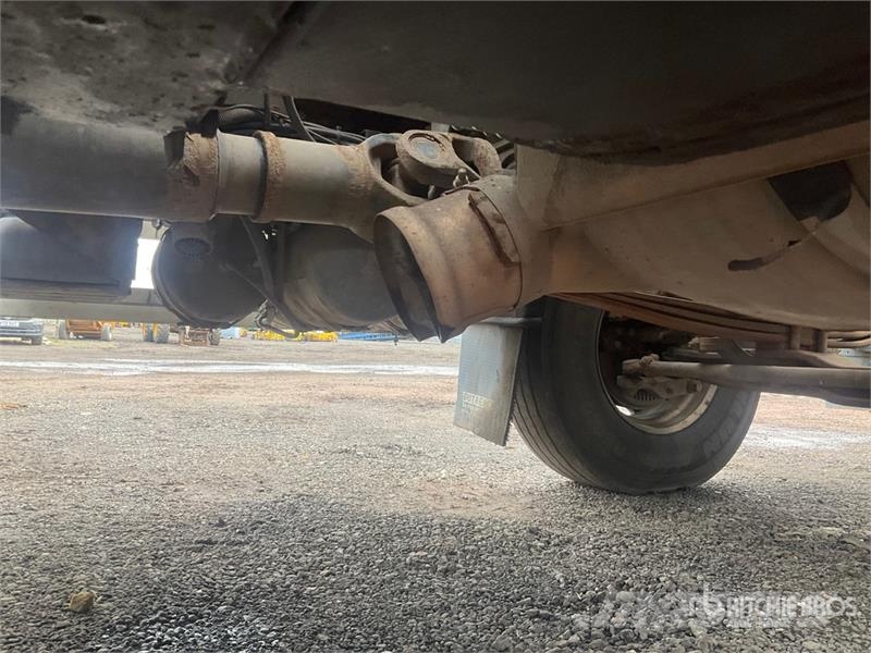Renault K430 8x4 Twin-Steer Crew Cab Hooklift Truck Krokbil