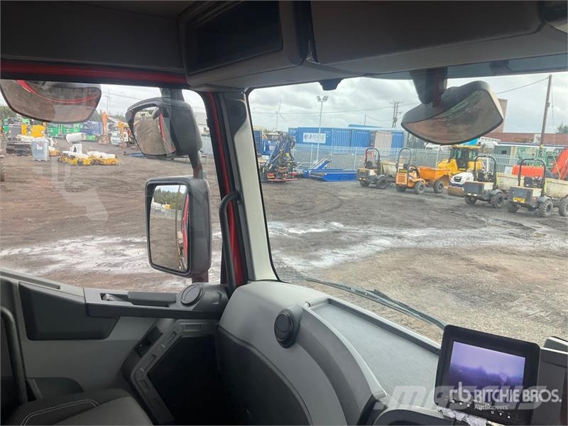 Renault K430 8x4 Twin-Steer Crew Cab Hooklift Truck Krokbil