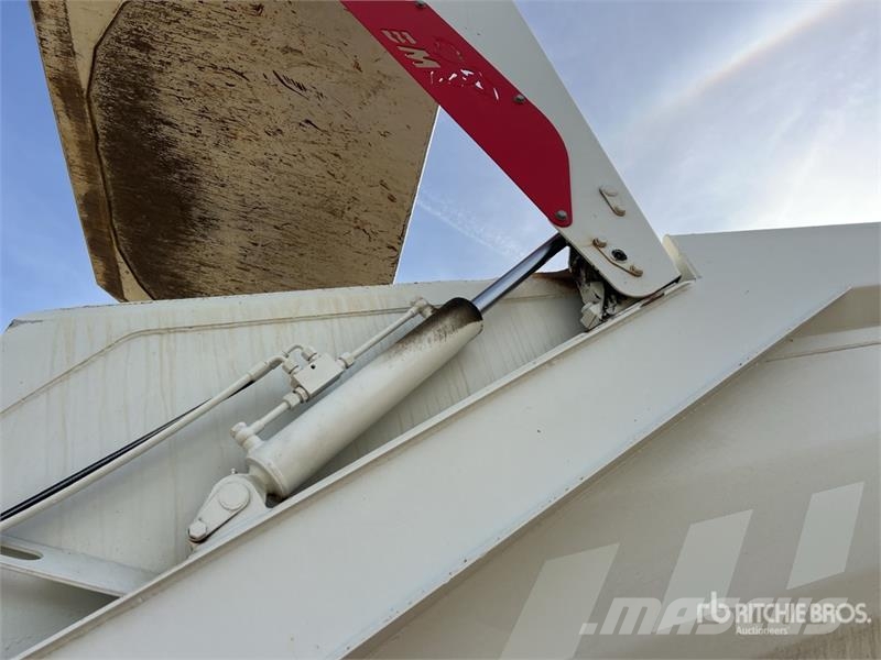 Renault K480 8x4 Camion Benne Tri/A Dump Truck Camion benne
