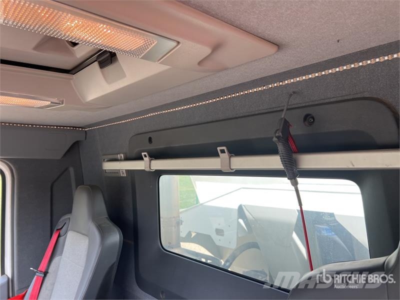 Renault K480 8x4 Camion Benne Tri/A Dump Truck Camion benne
