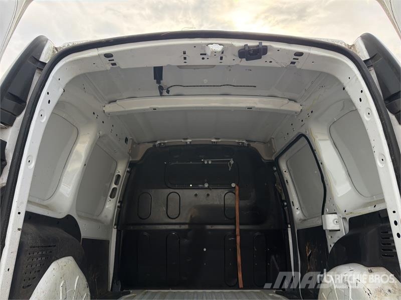 Renault Kangoo Cargo Van Busy / Vany