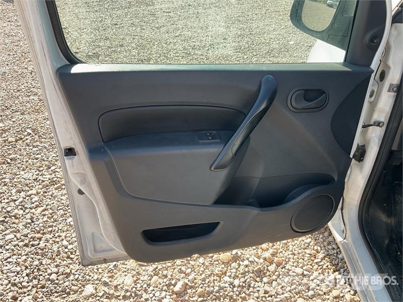 Renault Kangoo Service Cargo Van شاحنة مقفلة