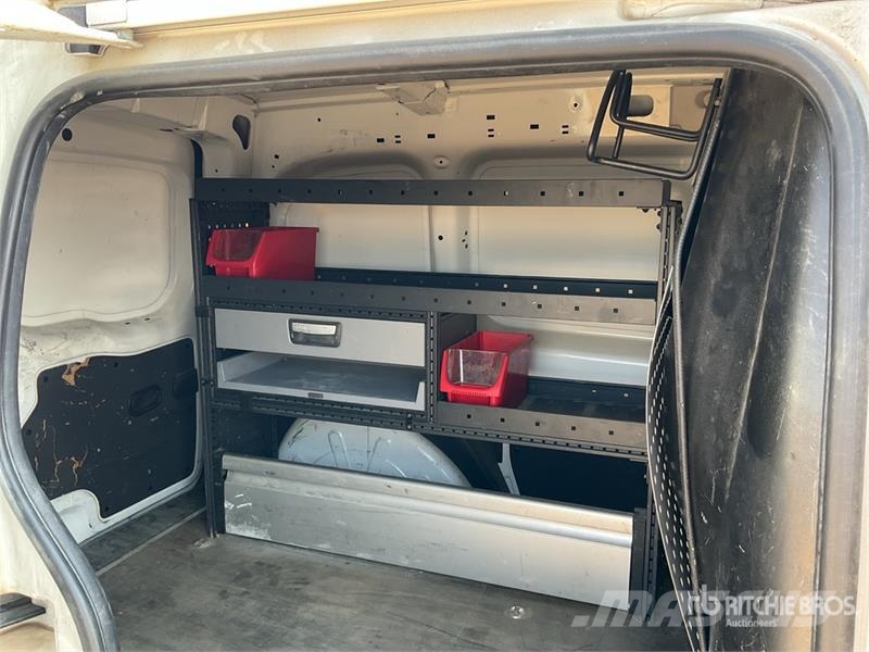 Renault Kangoo Service Cargo Van شاحنة مقفلة