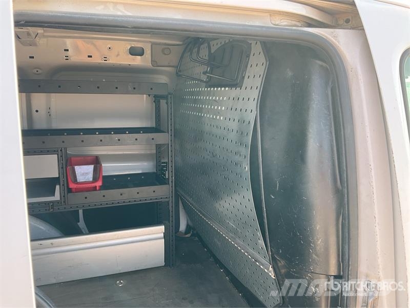 Renault Kangoo Service Cargo Van شاحنة مقفلة