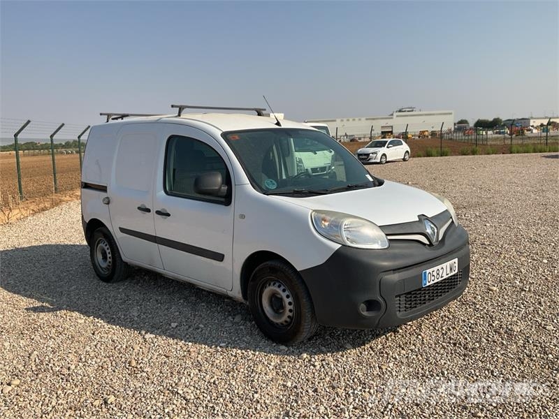 Renault Kangoo Service Cargo Van شاحنة مقفلة