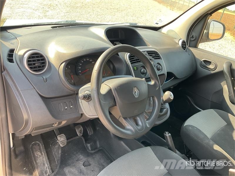 Renault Kangoo Service Cargo Van شاحنة مقفلة