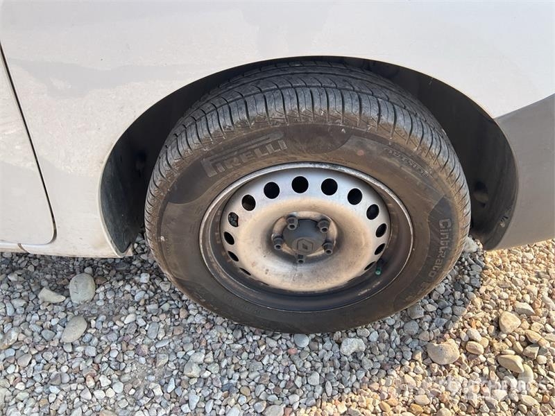 Renault Kangoo Service Cargo Van شاحنة مقفلة